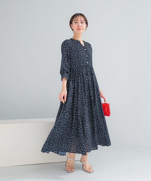 URBAN RESEARCH ROSSO WOMEN(アーバンリサーチ ロッソ)の「『WEB限定』ランダムドットボリュームワンピース(ワンピース・レディース・ネイビー/ブラック・FREE)」の2枚目の写真