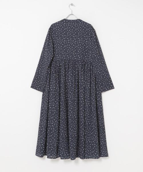 URBAN RESEARCH ROSSO WOMEN(アーバンリサーチ ロッソ)の「『WEB限定』ランダムドットボリュームワンピース(ワンピース・レディース・ネイビー/ブラック・FREE)」の12枚目の写真