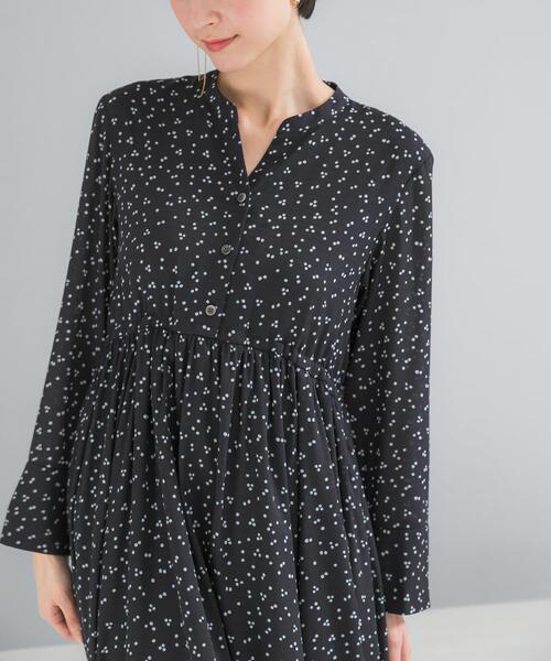 URBAN RESEARCH ROSSO WOMEN(アーバンリサーチ ロッソ)の「『WEB限定』ランダムドットボリュームワンピース(ワンピース・レディース・ネイビー/ブラック・FREE)」の20枚目の写真