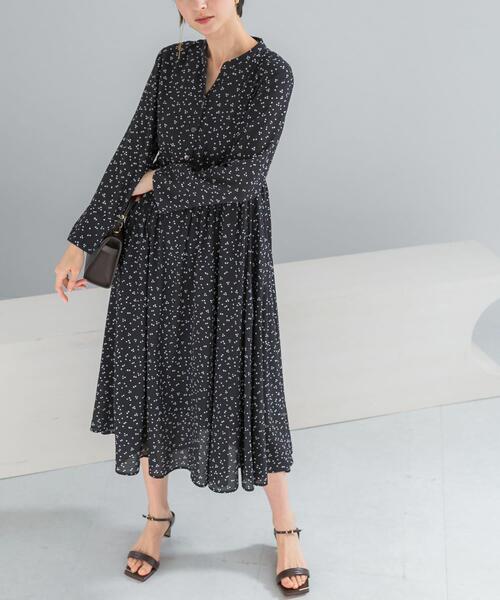 URBAN RESEARCH ROSSO WOMEN(アーバンリサーチ ロッソ)の「『WEB限定』ランダムドットボリュームワンピース(ワンピース・レディース・ネイビー/ブラック・FREE)」の21枚目の写真