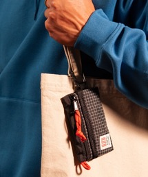 TOPO DESIGNS（トポデザインズ）の「GO OUT掲載モデル【TOPO DESIGNS】 MOUNTAIN ACCESSORY BAG ポーチ カラビナ付き 軽量 ナイロン（ポーチ）」