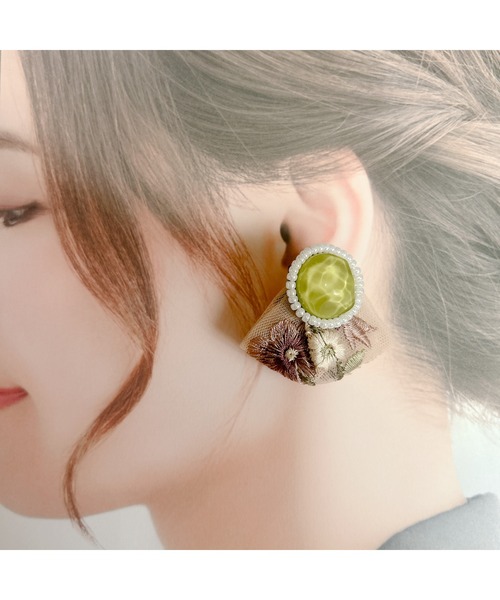 tone（トーン）の「【Lily accessory】インド刺繡ピアス(MA)（ピアス（両耳用）・レディース・ベージュ・FREE）」の5枚目の写真