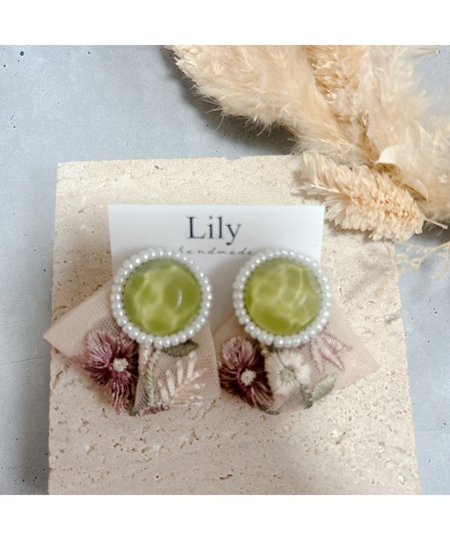 tone（トーン）の「【Lily accessory】インド刺繡ピアス(MA)（ピアス（両耳用）・レディース・ベージュ・FREE）」の2枚目の写真
