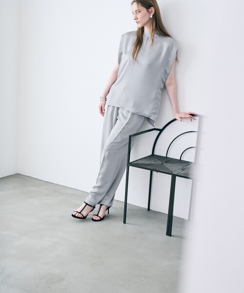 uncrave（アンクレイヴ）の「ライトダブルサテン タックブラウス（シャツ/ブラウス・レディース・ブラック系/ベージュ系/ライトグレー系・F）」の5枚目の写真