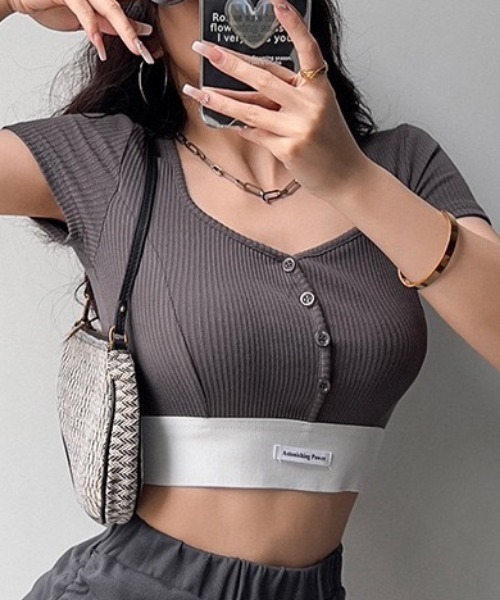 NANEA(ナネア)の「ブラカップ付き半袖クロップドT(Tシャツ/カットソー・レディース・ホワイト/チャコールグレー/ブラック・フリー)」の3枚目の写真