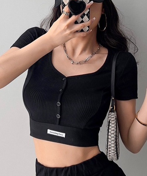NANEA(ナネア)の「ブラカップ付き半袖クロップドT(Tシャツ/カットソー・レディース・ホワイト/チャコールグレー/ブラック・フリー)」の1枚目の写真