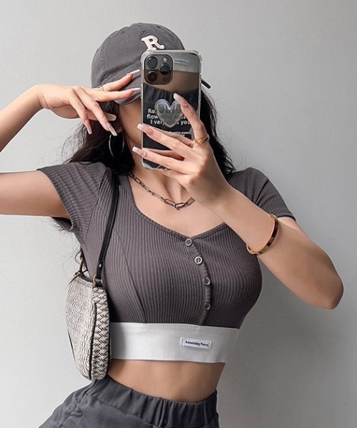 NANEA(ナネア)の「ブラカップ付き半袖クロップドT(Tシャツ/カットソー・レディース・ホワイト/チャコールグレー/ブラック・フリー)」の11枚目の写真