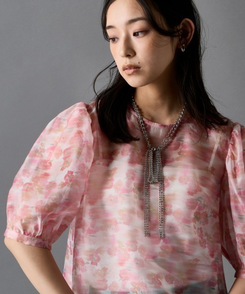GEVS.（ジェイヴィス）の「フラワープリントシアーブラウス＜大きいサイズ有＞GEVS.（シャツ/ブラウス・レディース・ピンク系/ブルー系・3L/LL/L/M/5L/4L）」の10枚目の写真