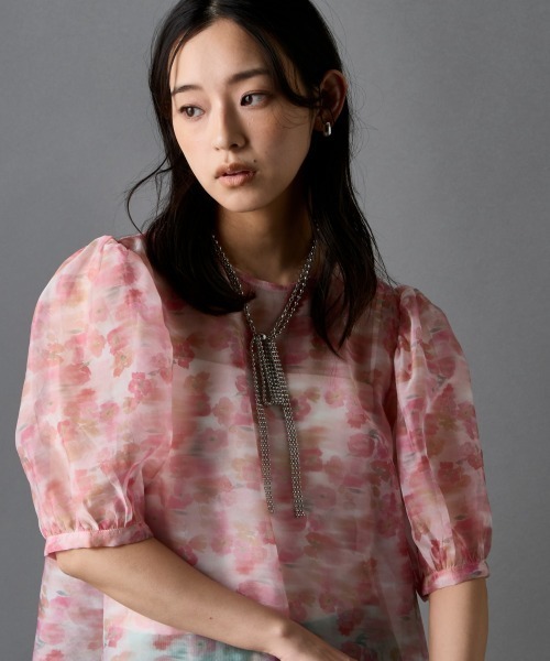 GEVS.（ジェイヴィス）の「フラワープリントシアーブラウス＜大きいサイズ有＞GEVS.（シャツ/ブラウス・レディース・ピンク系/ブルー系・3L/LL/L/M/5L/4L）」の11枚目の写真