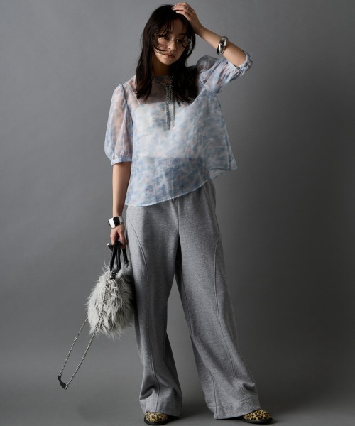 GEVS.（ジェイヴィス）の「フラワープリントシアーブラウス＜大きいサイズ有＞GEVS.（シャツ/ブラウス・レディース・ピンク系/ブルー系・3L/LL/L/M/5L/4L）」の5枚目の写真