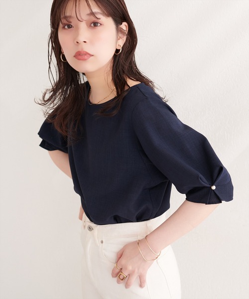 natural couture(ナチュラルクチュール)の「パール付きタックスリーブブラウス(シャツ/ブラウス・レディース・ライトグレー/その他1/ミント/ネイビー/オレンジ系その他/オフホワイト/ブルー/グリーン・FREE)」の5枚目の写真
