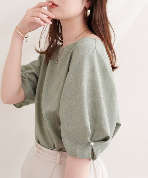 natural couture(ナチュラルクチュール)の「パール付きタックスリーブブラウス(シャツ/ブラウス・レディース・ライトグレー/その他1/ミント/ネイビー/オレンジ系その他/オフホワイト/ブルー/グリーン・FREE)」の3枚目の写真