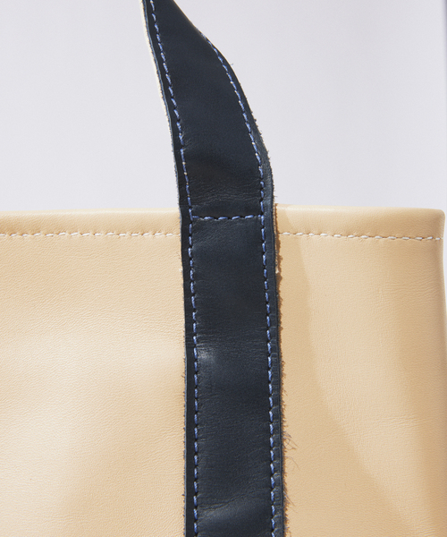 HERITAGE LEATHER(ヘリテージレザー)の「HERITAGE LEATHER / ヘリテージレザー 別注 オール レザー トート S(トートバッグ・メンズ・ネイビー・FREE)」の3枚目の写真