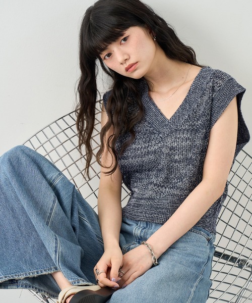 NOGLE(ノグル)の「【NOGLE/ノグル】VネックMIXサマーニットノースリーブトップス(ニット/セーター・レディース・ネイビー/ブラウン/アイボリー/ブラック・FREE)」の4枚目の写真