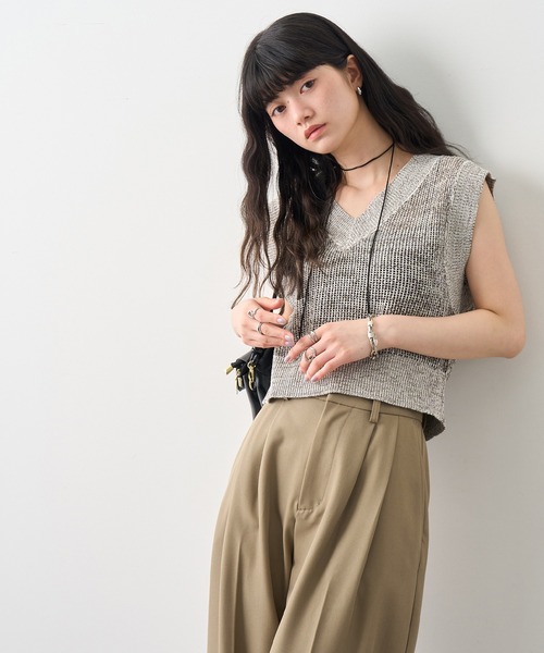 NOGLE(ノグル)の「【NOGLE/ノグル】VネックMIXサマーニットノースリーブトップス(ニット/セーター・レディース・ネイビー/ブラウン/アイボリー/ブラック・FREE)」の2枚目の写真