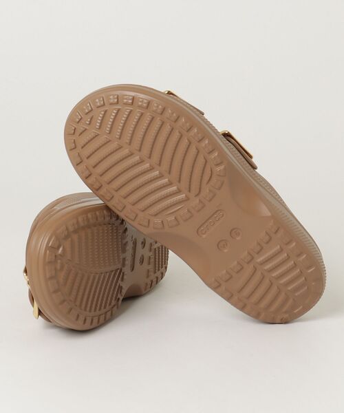 crocs(クロックス)の「crocs SATURDAY METALLIC BUCKLE SANDAL W クロックス サタデー メタリックバックルサンダル W(サンダル・レディース・ブラック/ブラウン・22cm/23cm/24cm/25cm)」の4枚目の写真
