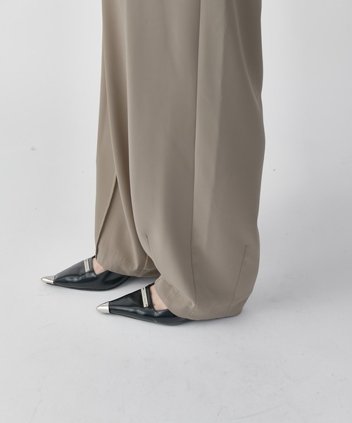 Lui's（ルイス）の「ドレープコクーンパンツ（スラックス・レディース・ブラック/モカ・36/38）」の13枚目の写真