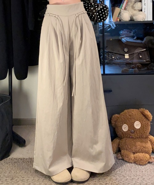 2ly2(トゥーリートゥー)の「ワイドパンツ タックパンツ ウエスト紐 ゆったり イージーパンツ 無地(その他パンツ・レディース・ベージュ/ブラック/アイボリー・FREE)」の1枚目の写真