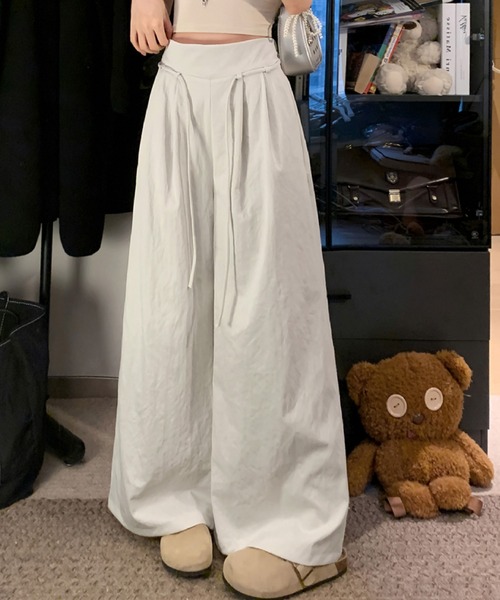 2ly2(トゥーリートゥー)の「ワイドパンツ タックパンツ ウエスト紐 ゆったり イージーパンツ 無地(その他パンツ・レディース・ベージュ/ブラック/アイボリー・FREE)」の5枚目の写真