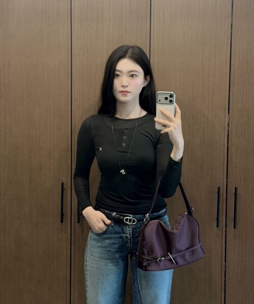 DAUSPICE(ディーオスピス)の「(DUC) Henley-Neck Double-Layer Long Sleeve Black(Tシャツ/カットソー・レディース・ブラック・ONE SIZE)」の4枚目の写真