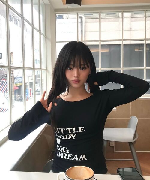 YOUHEE(ユヒ)の「TYPOGRAPHY LONG SLEEVE_BLACK(Tシャツ/カットソー・レディース・その他・SMALL/MEDIUM)」の4枚目の写真