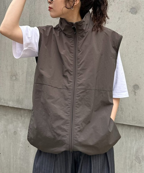 CIAOPANIC TYPY(チャオパニックティピー)の「【WEB限定】【ユニセックス】撥水ドロストナイロンベスト(ベスト・メンズ・チャコールグレー/ブラック・MEDIUM/X-LARGE/LARGE)」の2枚目の写真