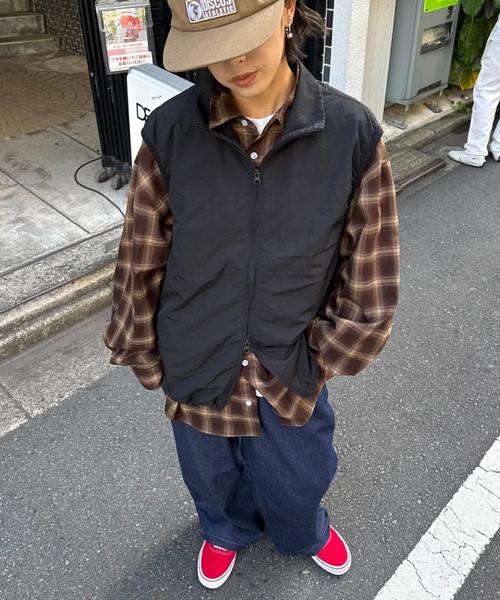 CIAOPANIC TYPY(チャオパニックティピー)の「【WEB限定】【ユニセックス】撥水ドロストナイロンベスト(ベスト・メンズ・チャコールグレー/ブラック・MEDIUM/X-LARGE/LARGE)」の4枚目の写真