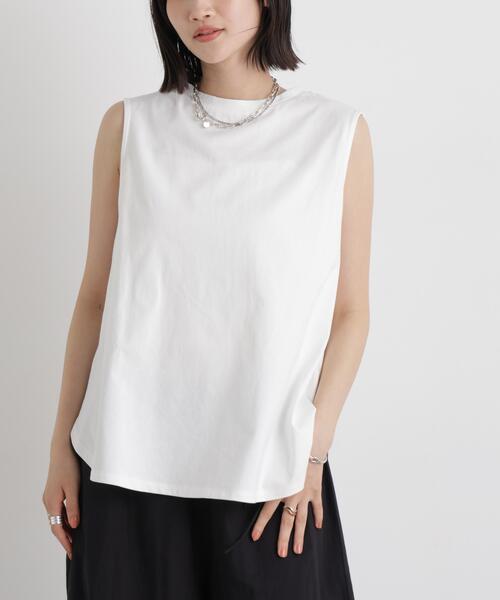 NANO universe(ナノユニバース)の「バックタックラウンドヘムノースリーブカットトップス(Tシャツ/カットソー・レディース・ベージュ系その他4/ホワイト/ネイビー・FREE)」の5枚目の写真