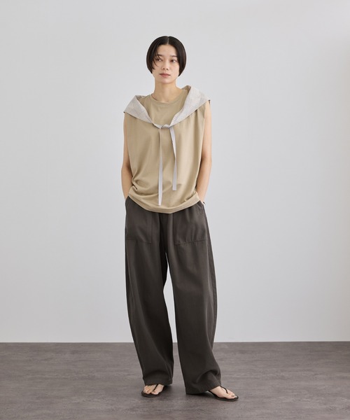 SALON adam et rope'(サロン アダム エ ロペ)の「ドライコットンルーズベイカーパンツ(その他パンツ・レディース・ベージュ/オフホワイト/チャコールグレー・M/S)」の5枚目の写真