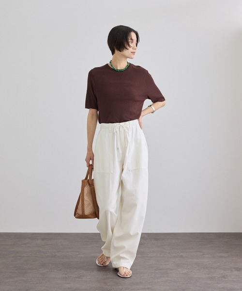 SALON adam et rope'(サロン アダム エ ロペ)の「ドライコットンルーズベイカーパンツ(その他パンツ・レディース・ベージュ/オフホワイト/チャコールグレー・M/S)」の6枚目の写真