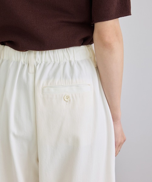 SALON adam et rope'(サロン アダム エ ロペ)の「ドライコットンルーズベイカーパンツ(その他パンツ・レディース・ベージュ/オフホワイト/チャコールグレー・M/S)」の11枚目の写真