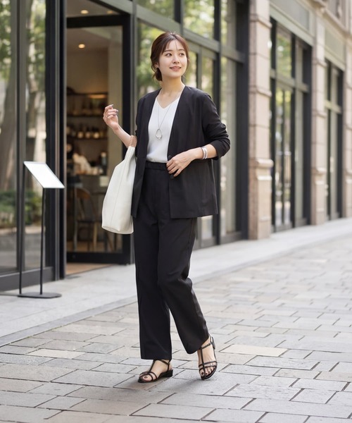 STYLE DELI(スタイルデリ)の「しっとりマットナイロンパンツ(スラックス・レディース・ブラック/ダークパープル・01/02)」の8枚目の写真