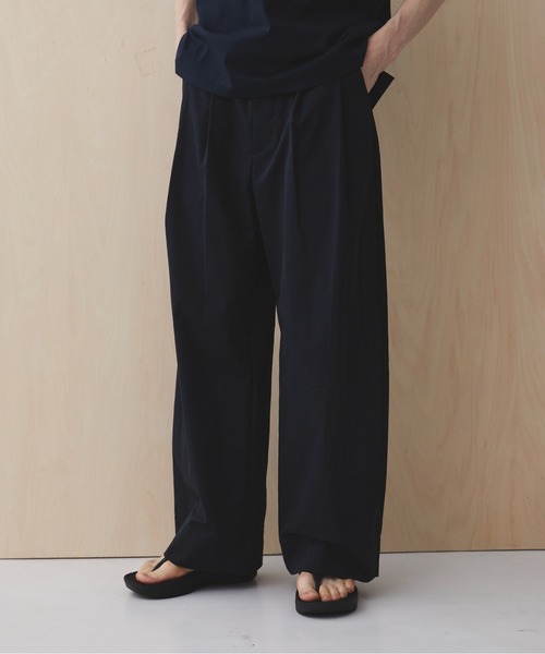 PUBLIC TOKYO（パブリックトウキョウ）の「アポロックコンフォートワイドパンツ /ストレッチ/ナイロン/接触冷感/UVカット/吸水速乾/防シワ/夏服（その他パンツ・メンズ・ダークブラウン/ダークネイビー/ブラック・1/2）」の19枚目の写真