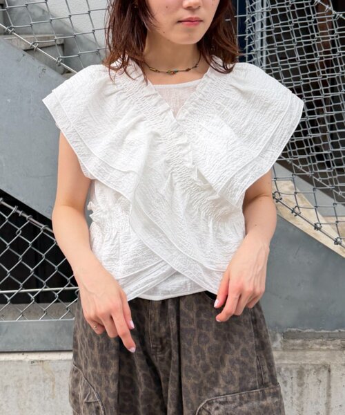 w closet（ダブルクローゼット）の「マルチWAYノースリブラウス 夏服（シャツ/ブラウス・レディース・ブラック/オフホワイト/イエロー/ブラウン/ブルー・FREE）」の8枚目の写真