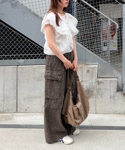 w closet（ダブルクローゼット）の「マルチWAYノースリブラウス 夏服（シャツ/ブラウス・レディース・ブラック/オフホワイト/イエロー/ブラウン/ブルー・FREE）」の12枚目の写真
