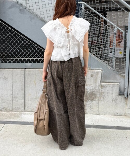 w closet（ダブルクローゼット）の「マルチWAYノースリブラウス 夏服（シャツ/ブラウス・レディース・ブラック/オフホワイト/イエロー/ブラウン/ブルー・FREE）」の13枚目の写真
