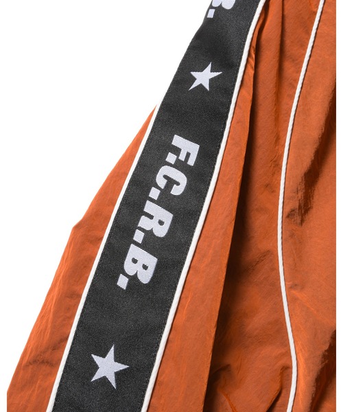 F.C.Real Bristol(エフシーレアルブリストル)の「NYLON CHAMBRAY PRACTICE PISTE(ブルゾン・メンズ・ブラック/オレンジ/チャコールグレー・MEDIUM/LARGE/XX-LARGE/X-LARGE/SMALL)」の8枚目の写真