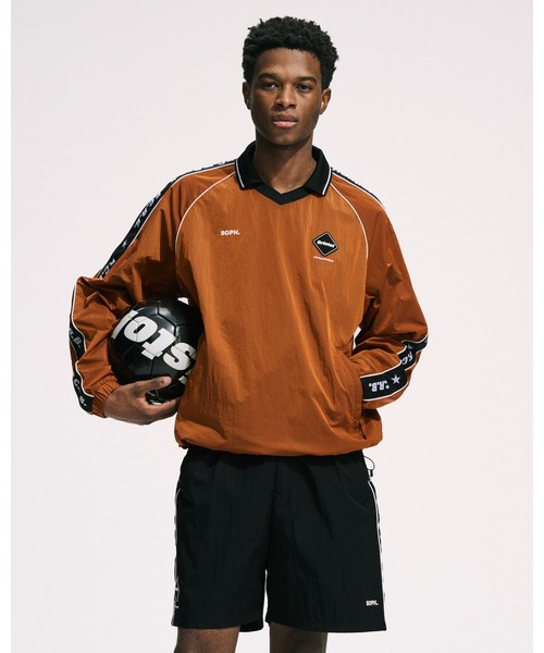 F.C.Real Bristol(エフシーレアルブリストル)の「NYLON CHAMBRAY PRACTICE PISTE(ブルゾン・メンズ・ブラック/オレンジ/チャコールグレー・MEDIUM/LARGE/XX-LARGE/X-LARGE/SMALL)」の4枚目の写真