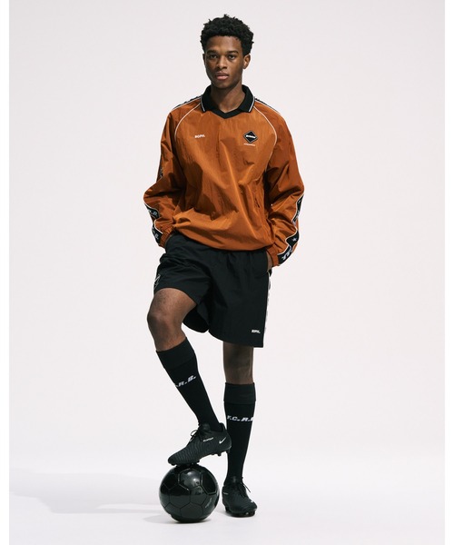 F.C.Real Bristol(エフシーレアルブリストル)の「NYLON CHAMBRAY PRACTICE PISTE(ブルゾン・メンズ・ブラック/オレンジ/チャコールグレー・MEDIUM/LARGE/XX-LARGE/X-LARGE/SMALL)」の5枚目の写真