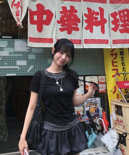 OURSAYSOUR(アワーセイアワー)の「Vネックレイヤードスタッズスリム半袖Tシャツストライプ(Tシャツ/カットソー・レディース・ブラック・FREE)」の3枚目の写真