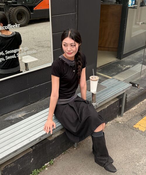 OURSAYSOUR(アワーセイアワー)の「Vネックレイヤードスタッズスリム半袖Tシャツストライプ(Tシャツ/カットソー・レディース・ブラック・FREE)」の10枚目の写真