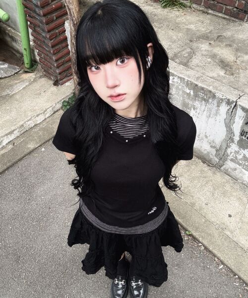 OURSAYSOUR(アワーセイアワー)の「Vネックレイヤードスタッズスリム半袖Tシャツストライプ(Tシャツ/カットソー・レディース・ブラック・FREE)」の21枚目の写真