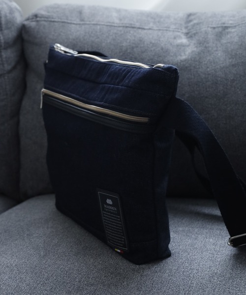 MADDEN EQUIPMENT(メデン イクイップメント)の「MADDEN EQUIPMENT デニム MAJESTY ショルダーバッグ(ショルダーバッグ・メンズ・ネイビー/ブラック・フリー)」の8枚目の写真