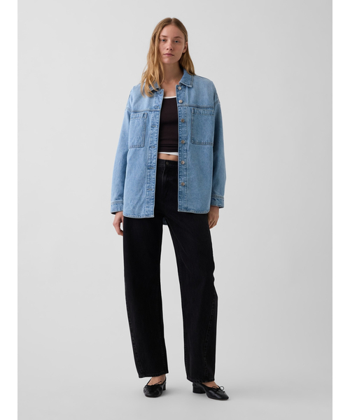 GAP(ギャップ)の「デニム オーバーサイズシャケット(デニムジャケット・レディース・ライトインディゴブルー・L/M/S/XS)」の2枚目の写真