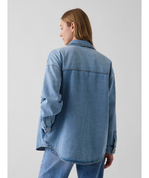 GAP(ギャップ)の「デニム オーバーサイズシャケット(デニムジャケット・レディース・ライトインディゴブルー・L/M/S/XS)」の3枚目の写真