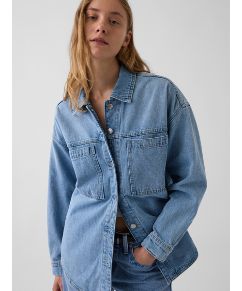 GAP(ギャップ)の「デニム オーバーサイズシャケット(デニムジャケット・レディース・ライトインディゴブルー・L/M/S/XS)」の4枚目の写真
