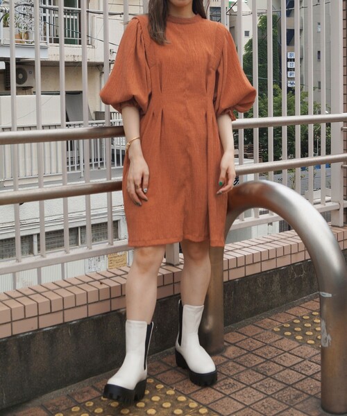 179/WG(イチナナキュウダブルジー)の「ボリューム袖ワンピース(ワンピース・レディース・ブルー/オレンジ・M)」の1枚目の写真