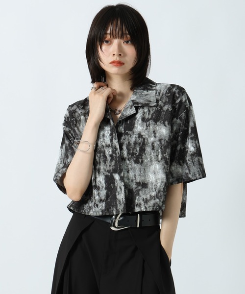 PAGEBOY(ページボーイ)の「ガラアソートショートカイキンシャツ(シャツ/ブラウス・レディース・レオパード/ブラック系その他/ドット・FREE)」の2枚目の写真