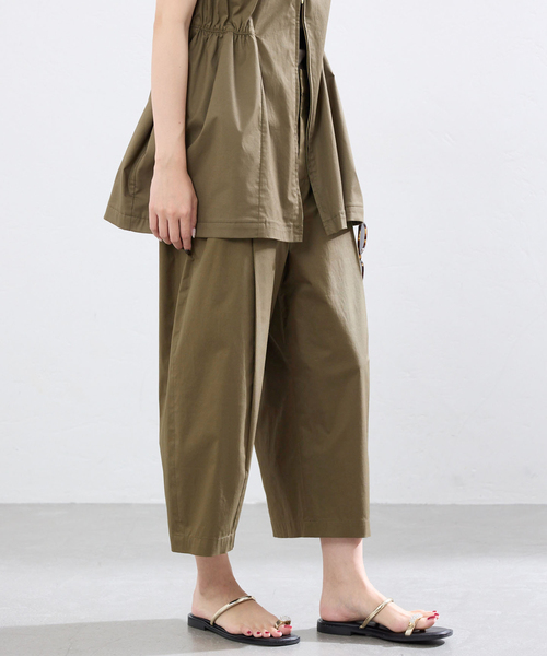 IENA(イエナ)の「オーガニックコットンミックスバレルパンツ(スラックス・レディース・ブラック/カーキ・38/36)」の2枚目の写真