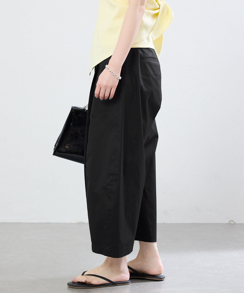 IENA(イエナ)の「オーガニックコットンミックスバレルパンツ(スラックス・レディース・ブラック/カーキ・38/36)」の12枚目の写真